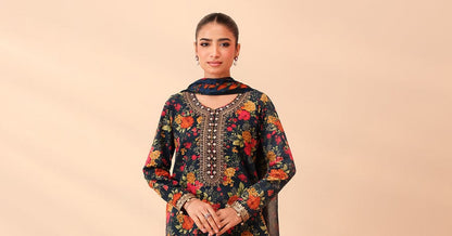 SR-BQ40 Digital Printed Khaddar Suit 3pc with Khaddar Digital Printed Dupatta & Embroidered Patches