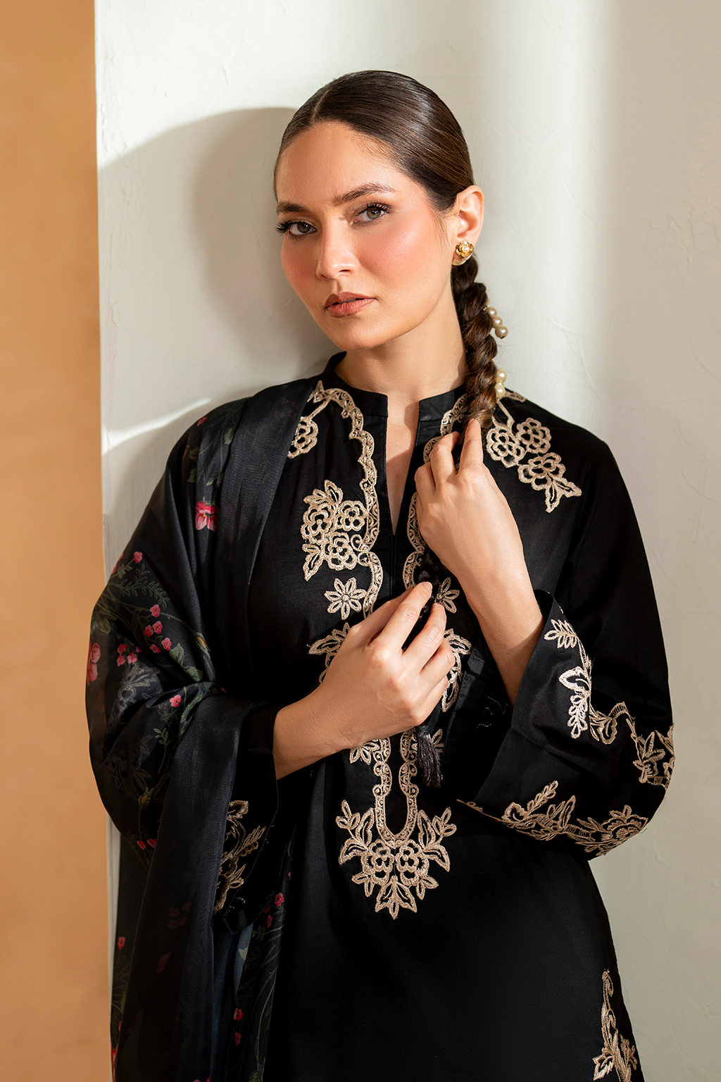 IZNIK- 3PC LAWN EMBROIDERED SHIRT WITH CHIFFON PRINTED DUPATTA AND EMB TROUSER-BIC-4513