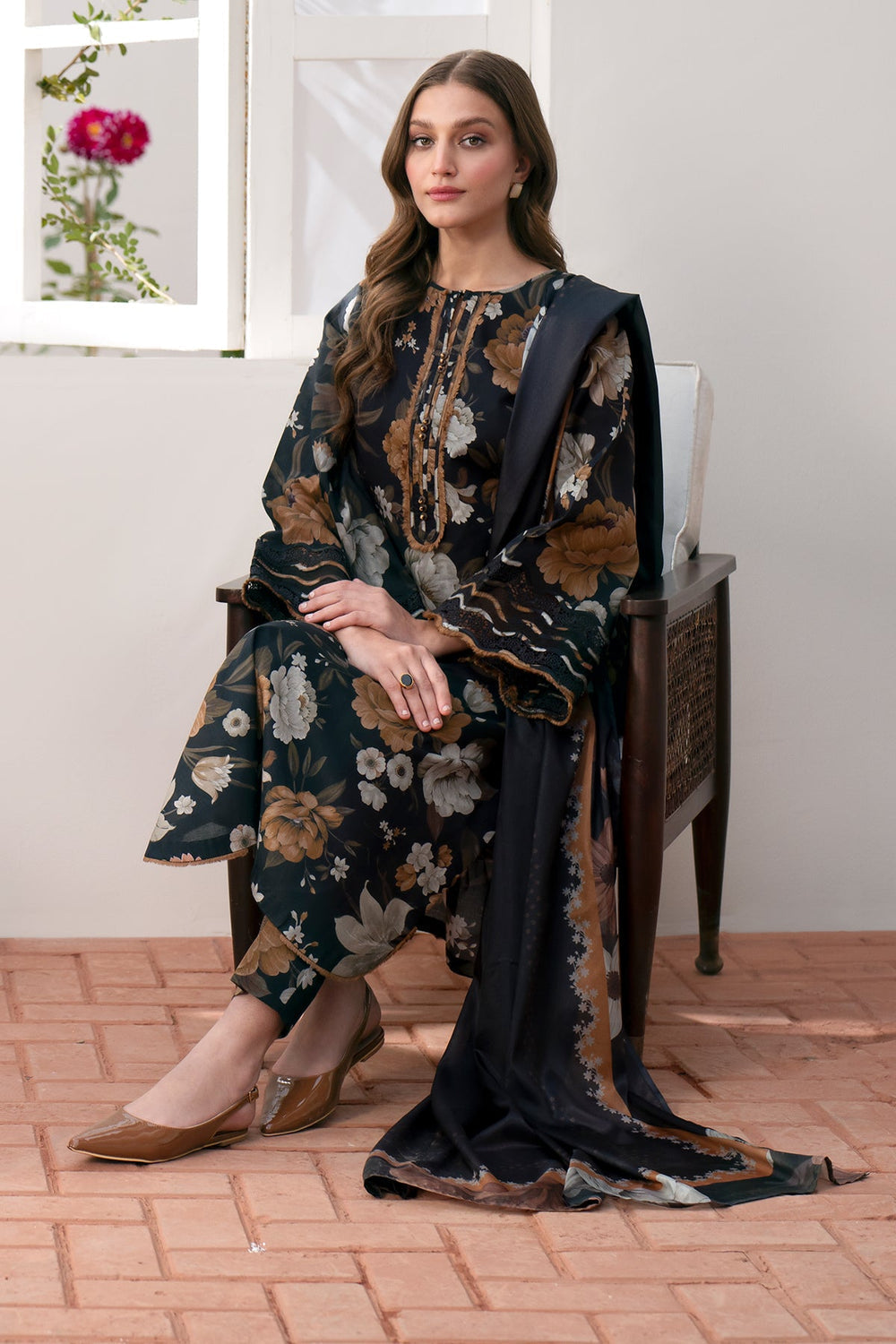 SR-BQ02 Digital Printed Khaddar Suit 3pc with Khaddar Digital Printed Dupatta & Embroidered Patches