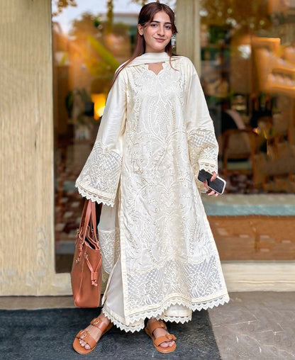 IZNIK-3PC LAWN HEAVY EMBROIDERED SHIRT WITH ORGANZA EMBROIDERED DUPATTA AND TROUSER-BIC-4799
