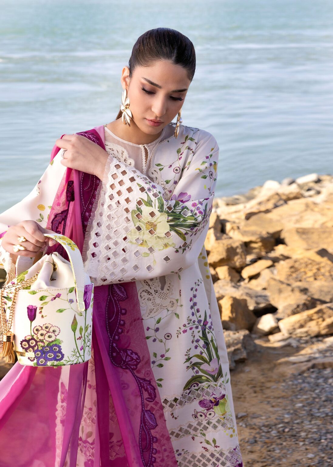 SR-CS202 Unstitched Digital Printed Lawn Suit 3pc With Embroided Cotton Net Dupatta