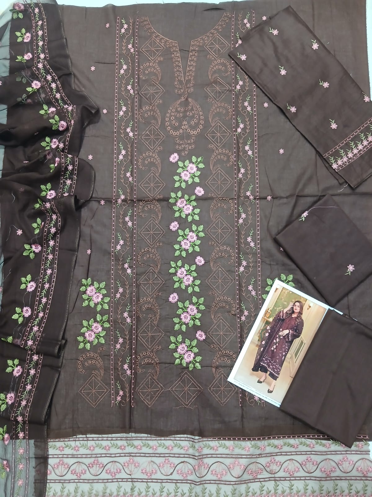 3PC LAWN EMBROIDERED SHIRT WITH BAMBER CHIFFON EMBROIDERED DUPATTA AND LAWN TROUSER-