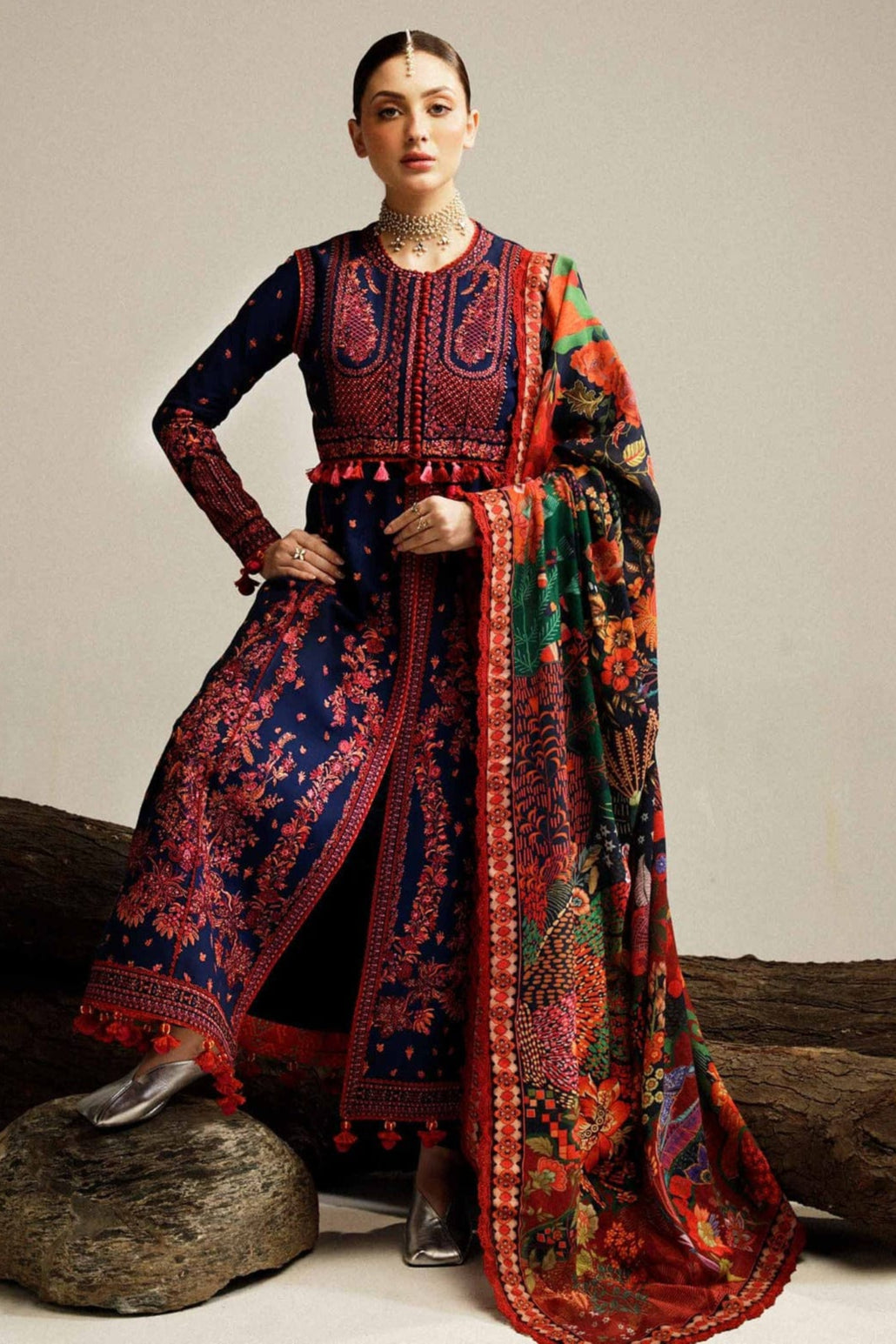 SR-HR570 Dhanak Embroidered Suit With Digital Printed Woolen Shawl