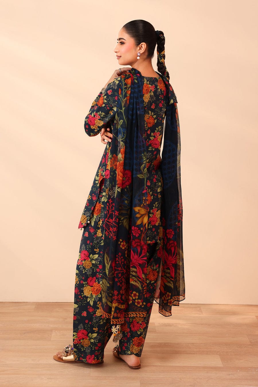 SR-BQ40 Digital Printed Khaddar Suit 3pc with Khaddar Digital Printed Dupatta & Embroidered Patches