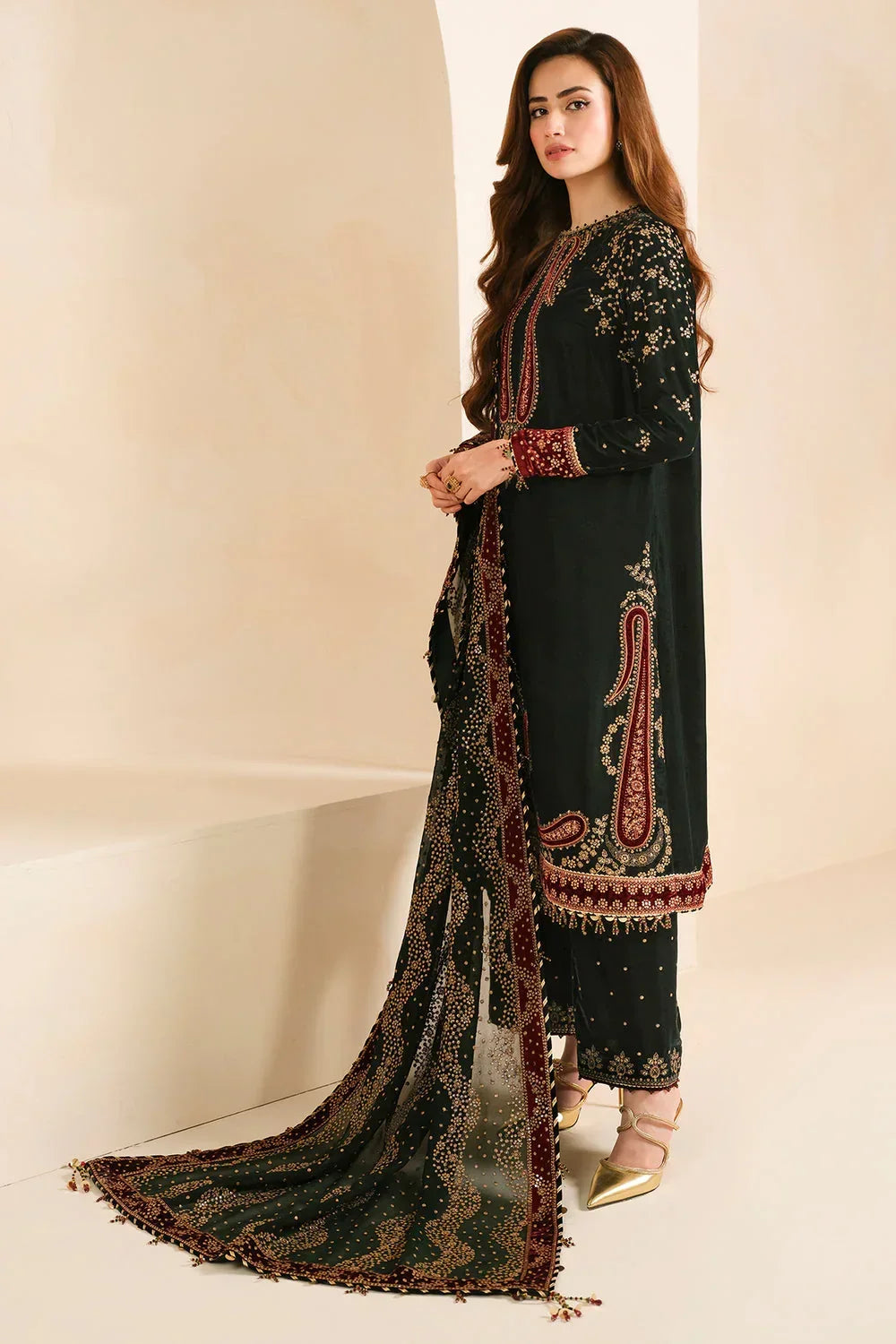 SR-999 Embroidered 9000 Micro Velvet 3Pc With Embroidered Chiffon Dupatta